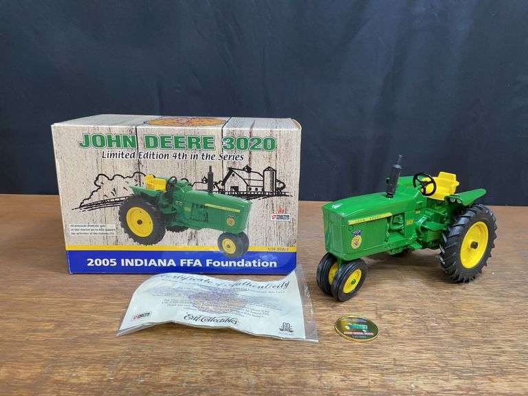 1/16 John Deere 3020 2005 Indiana FFA NIB Ertl image