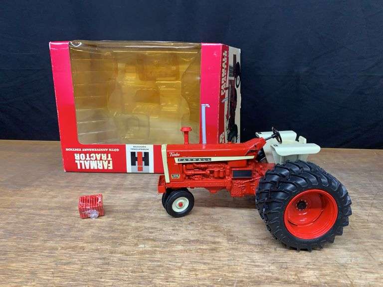 1/16 Farmall 1206 40th Anniversary Ertl image