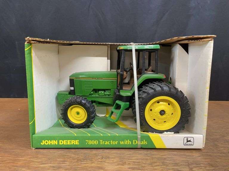 1/16 John Deere 7800 Collector NIB Ertl image