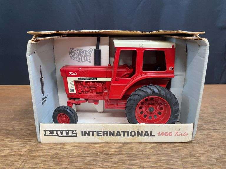 1/16 IH 1466 Special Edition NIB Ertl image