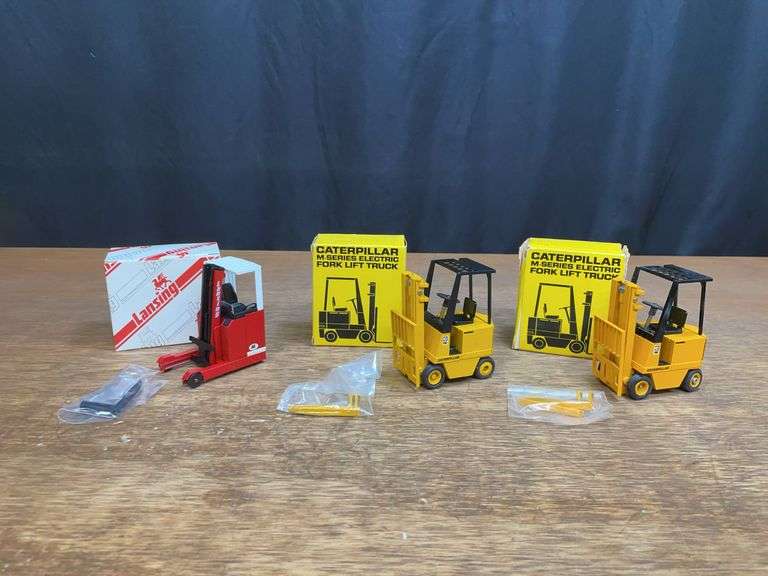 (3) 1/24 Caterpillar + Lansing Forklifts NIB Conrad image