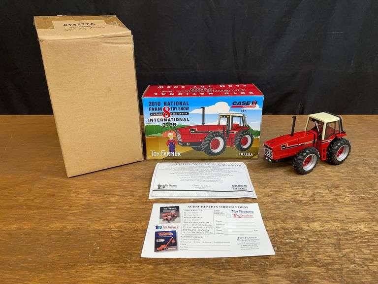 1/32 IH 3788 2010 NFTS NIB Ertl image