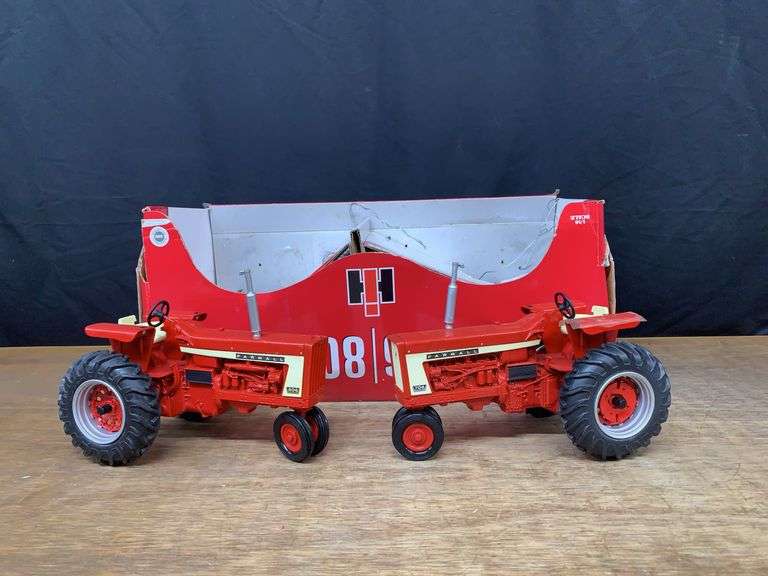 1/16 Farmall 706 + 806 40th Anniversary Ertl image