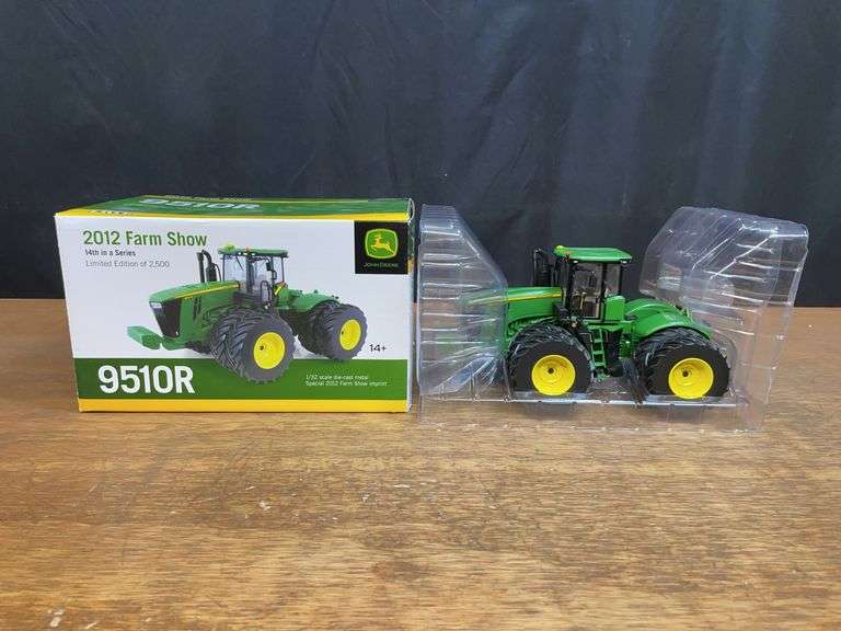 1/32 John Deere 9510R 2012 Farm Show NIB Ertl image