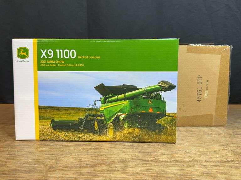 1/64 John Deere X9 1100 Combine 2021 Farm Show NIB Ertl image