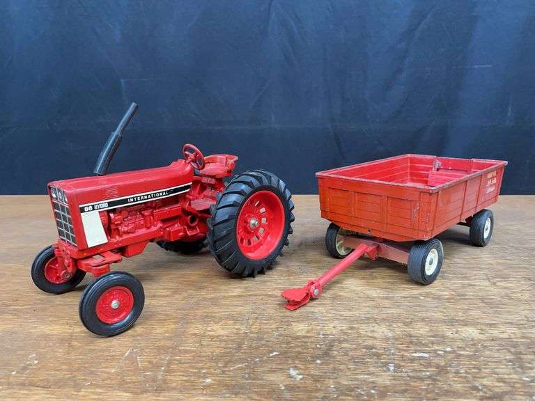 (2) 1/16 IH 86 Hydro + Barge Wagon Ertl image