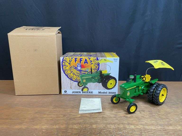 1/16 John Deere 3020 2005 Iowa FFA NIB Ertl image