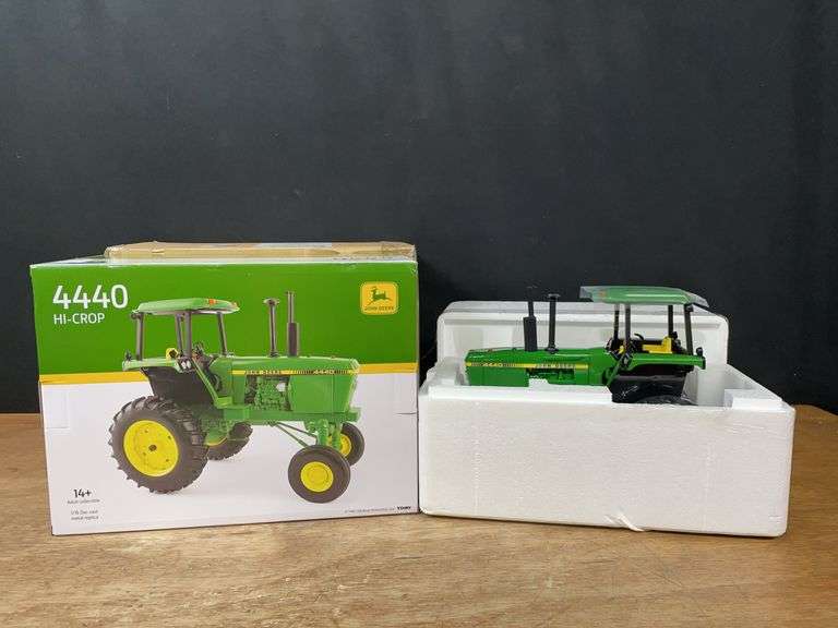 1/16 John Deere 4440 Hi-Crop 2021 2 Cylinder NIB Ertl image