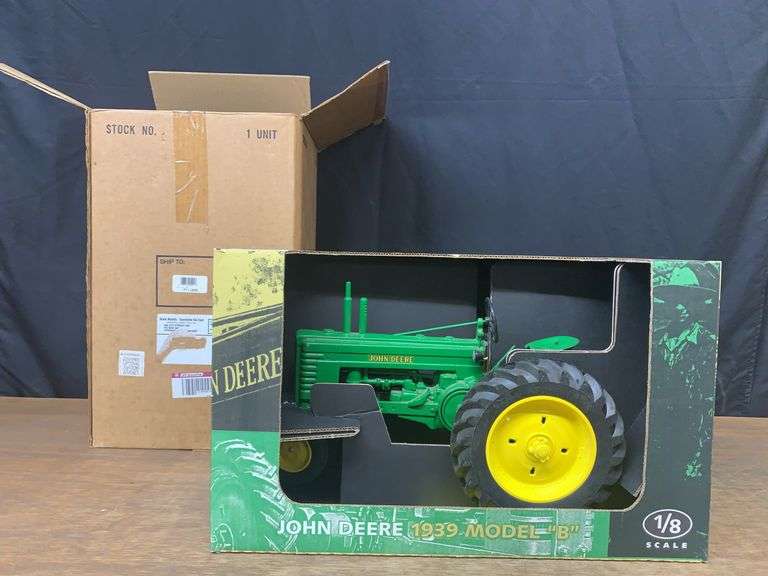 1/8 John Deere B NIB SM image