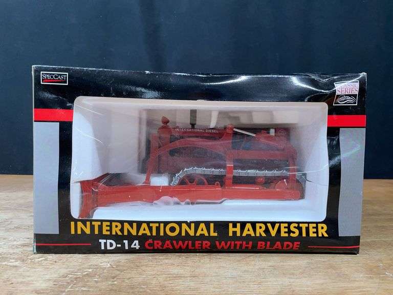 1/16 IH TD-14 Crawler NIB SC image