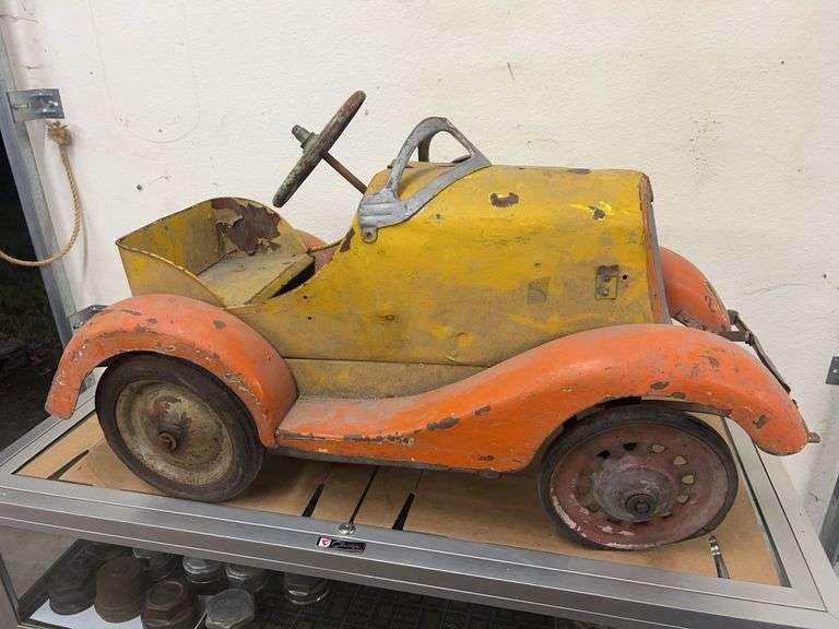 Pull Type Pedal Car image