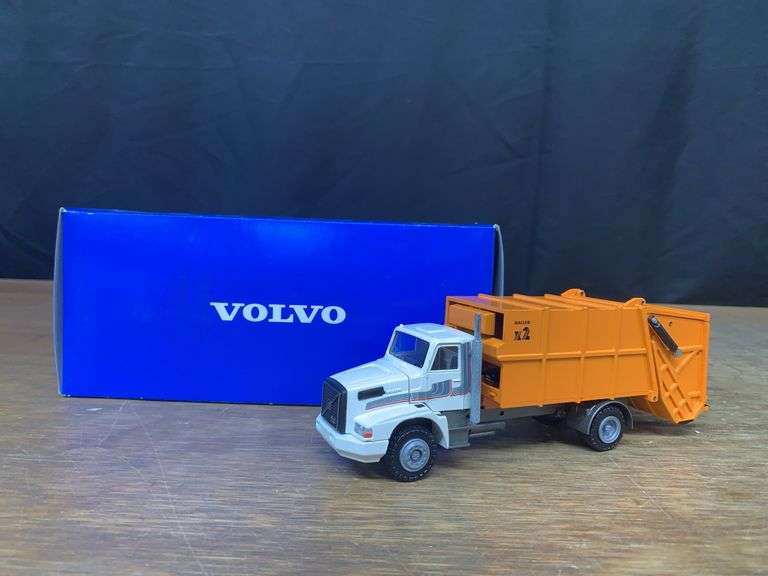 1/50 Volvo NL10 Garbage Truck NIB Conrad image