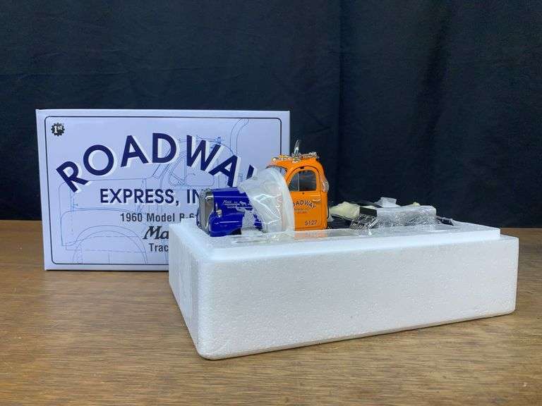 1/25 Roadway Mack B-61 Tractor NIB 1st Gear image