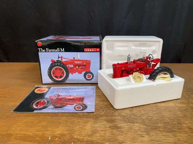 1/16 Farmall M Precision NIB Ertl image