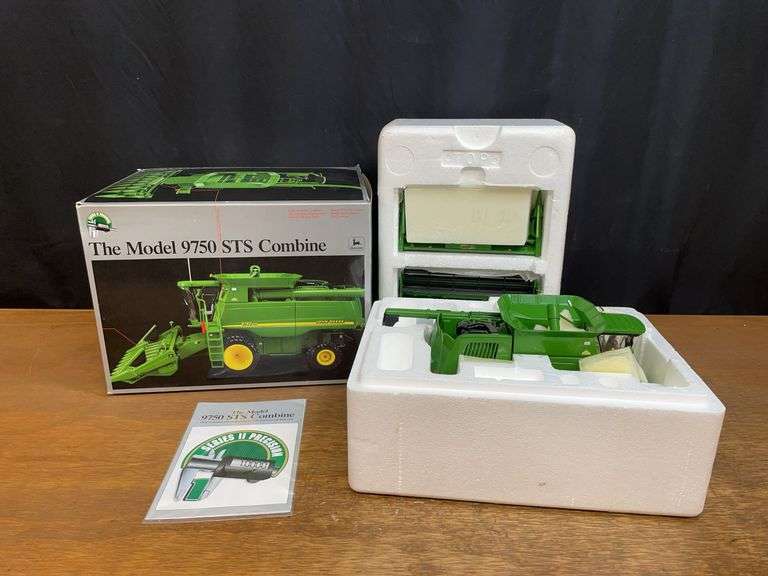 1/32 John Deere 9750 STS Combine Precision NIB Ertl image
