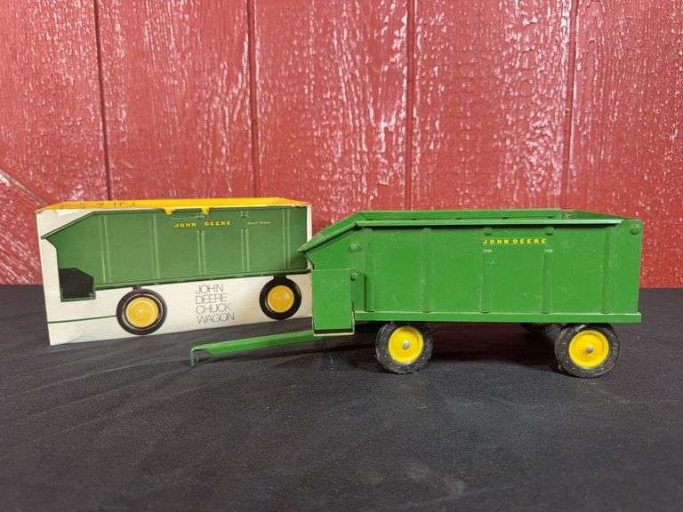 1/16 John Deere Chuck Wagon NIB Ertl image