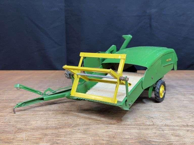 1/16 John Deere 12A Combine Eska image