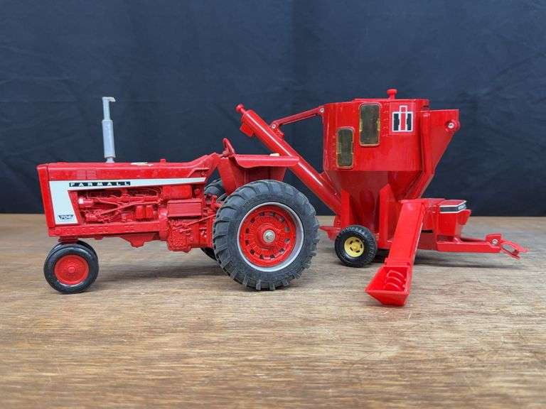 (2) 1/16 Farmall 706 + IH Mixer Mill Ertl image