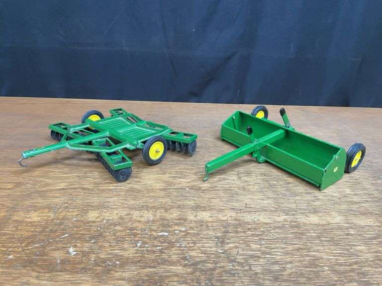 (2) 1/16 John Deere Disc + Scraper Ertl image