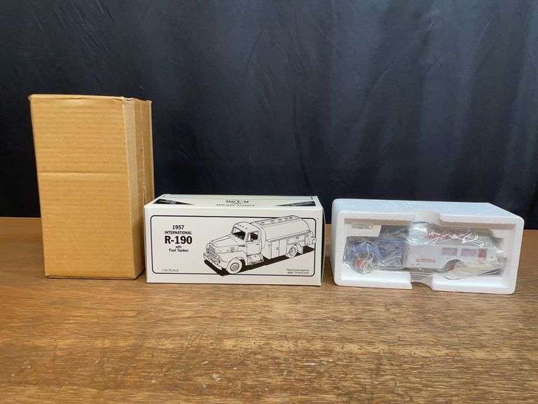 1/34 Zephyr IH Tanker Truck NIB 1st Gear image