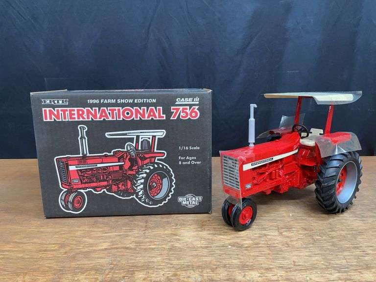 1/16 IH 756 1996 Farm Show NIB Ertl image