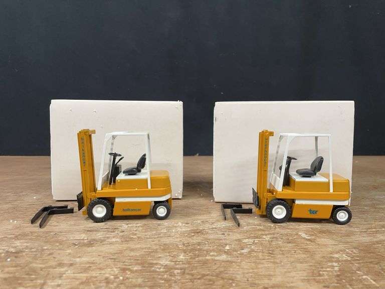 (2) 1/25 Balkancar + Technocar Forklifts NIB image