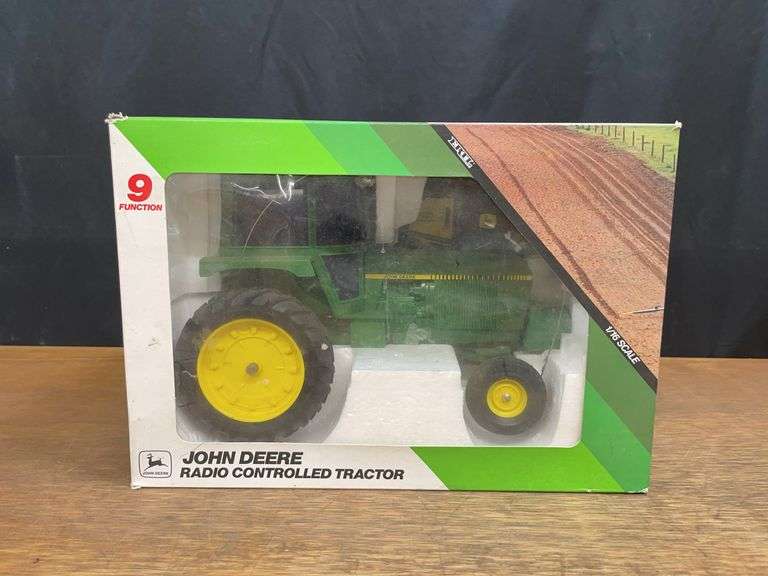 1/16 John Deere 4440 RC NIB Ertl image