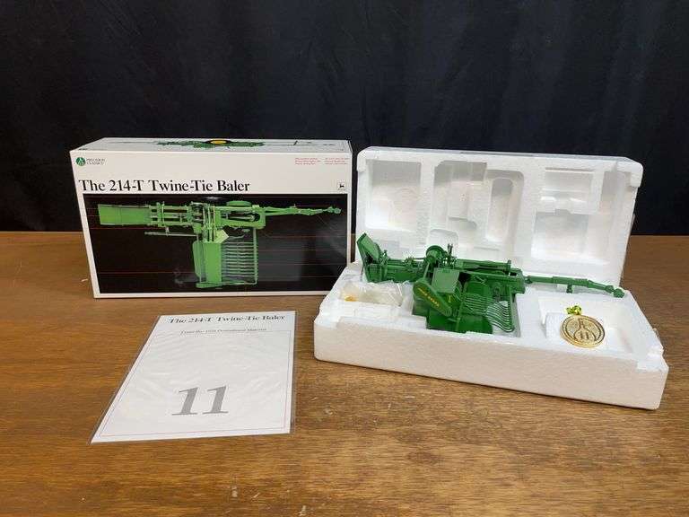 1/16 John Deere 214-T Baler Precision NIB Ertl image