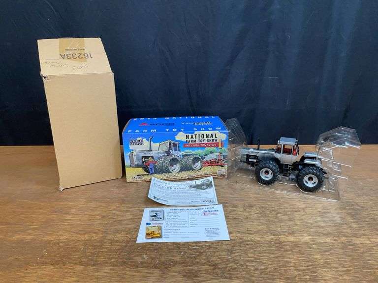 1/32 White 4-210 2013 NFTS NIB Ertl image