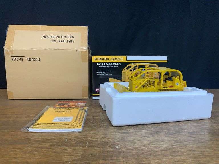 1/25 IH TD-25 Crawler NIB 1st Gear image