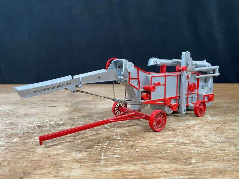 1/28 McCormick-Deering Thresher SC image