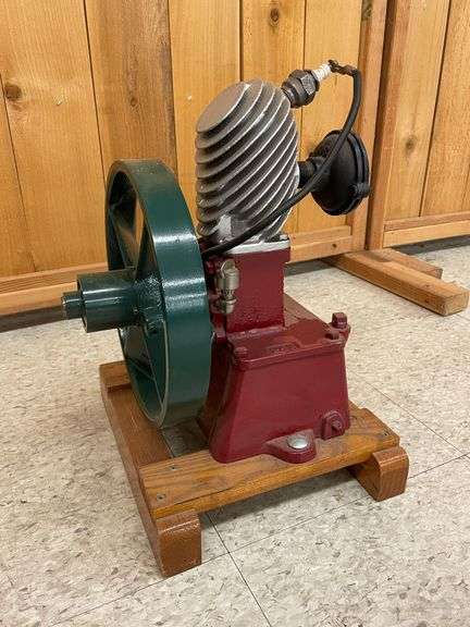 Single Cylinder Upright Engine image