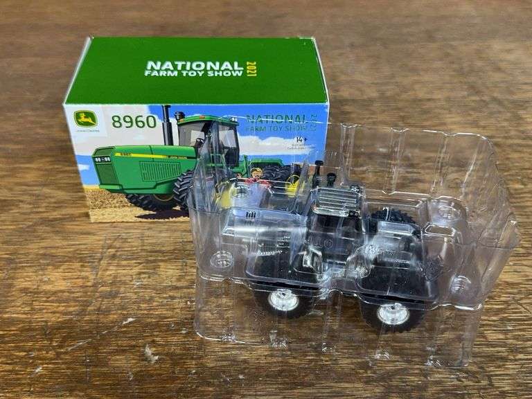1/64 John Deere 8960 2021 NFTS Chrome NIB Ertl image