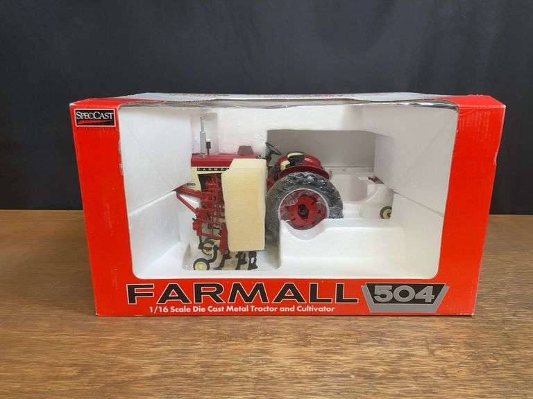 1/16 Farmall 504 w/Cultivators 2007 SFTS NIB SC image