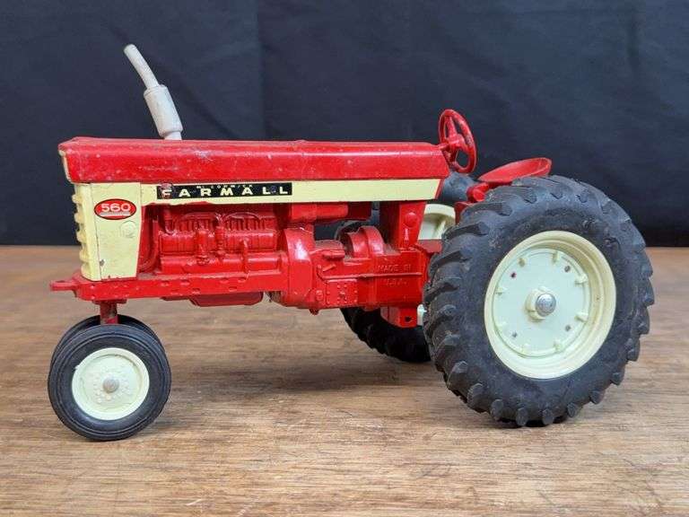1/16 Farmall 560 Ertl image