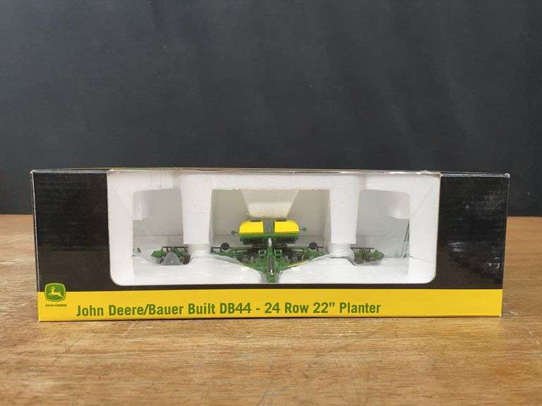 1/64 John Deere Bauer DB44 Planter NIB SC image