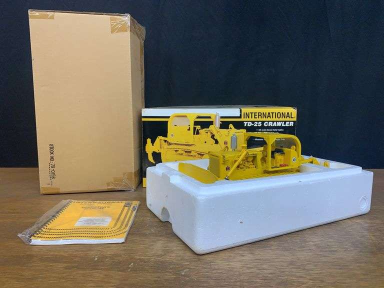 1/25 IH TD-25 Crawler NIB 1st Gear image