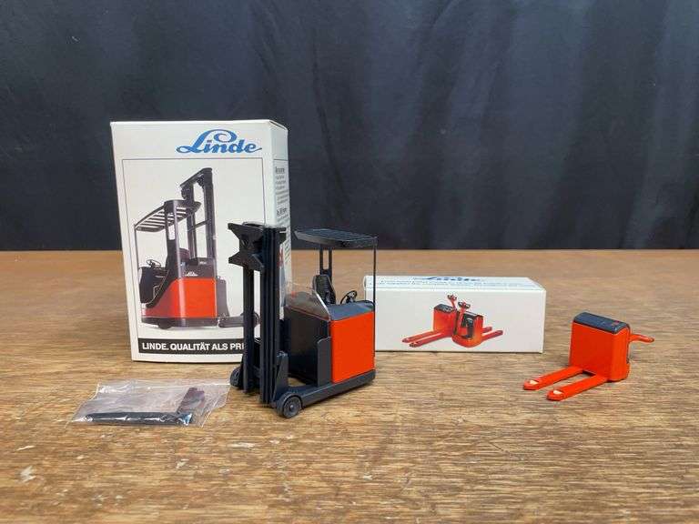 (2) 1/25 Linde Forklifts NIB Conrad image