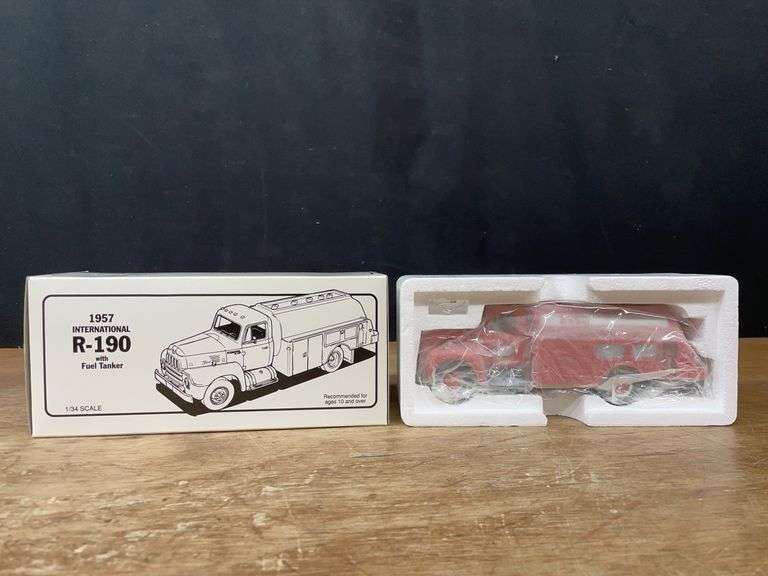 1/34 ESSO International Tanker Truck NIB 1st Gear image