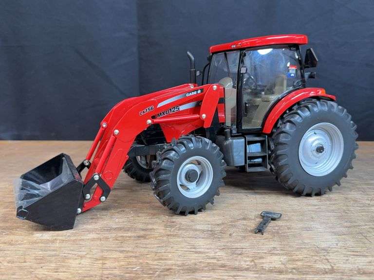1/16 Case-IH MXU125 w/Loader 2004 Pork Expo Ertl image