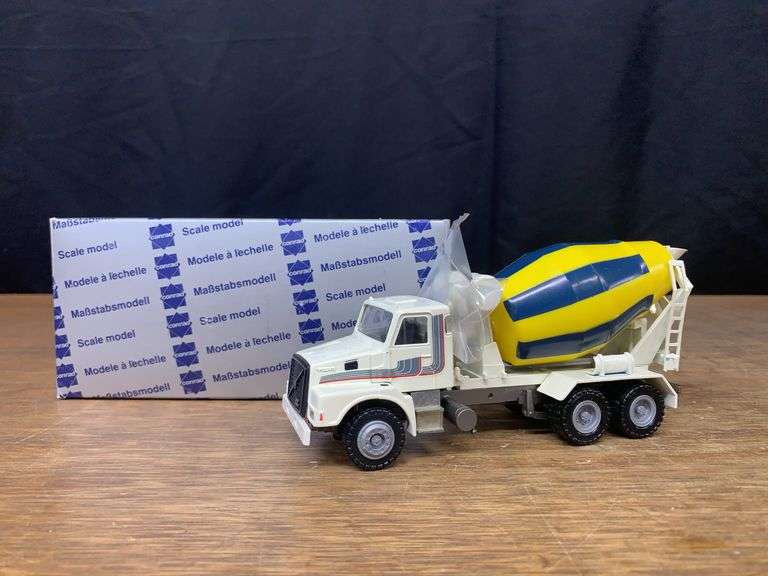 1/50 Volvo N10 Cement Mixer NIB Conrad image