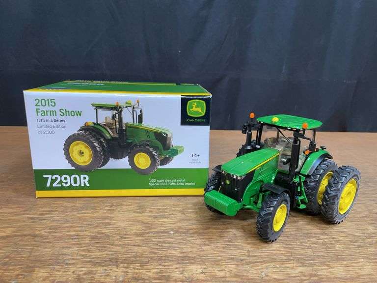 1/32 John Deere 7290R 2015 Farm Show NIB Ertl image