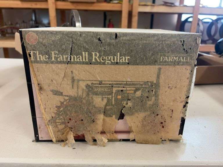 1/16 Precision Classic Farmall Regular made image