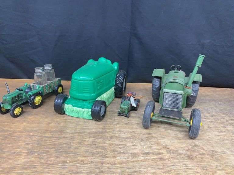 (4) Tractor Cookie Jar, S&P, Decorations image