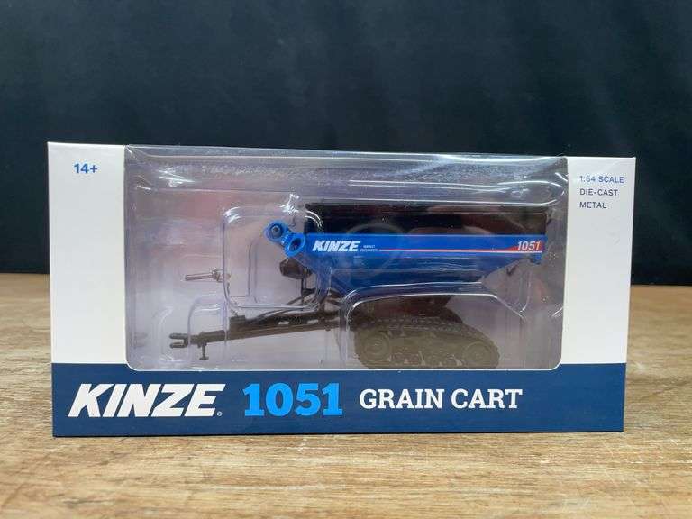 1/64 Kinze 1051 Grain Cart NIB SC image