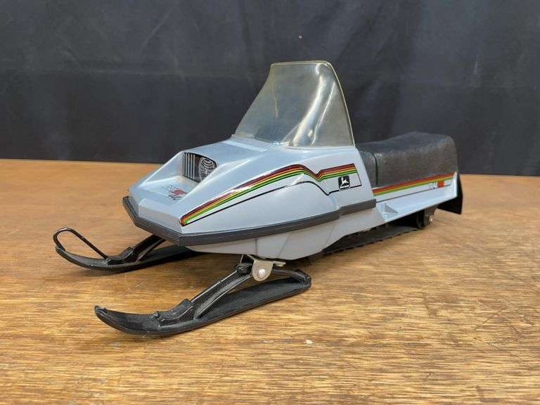 1/10 John Deere Trailfire 440 Snowmobile Ertl image