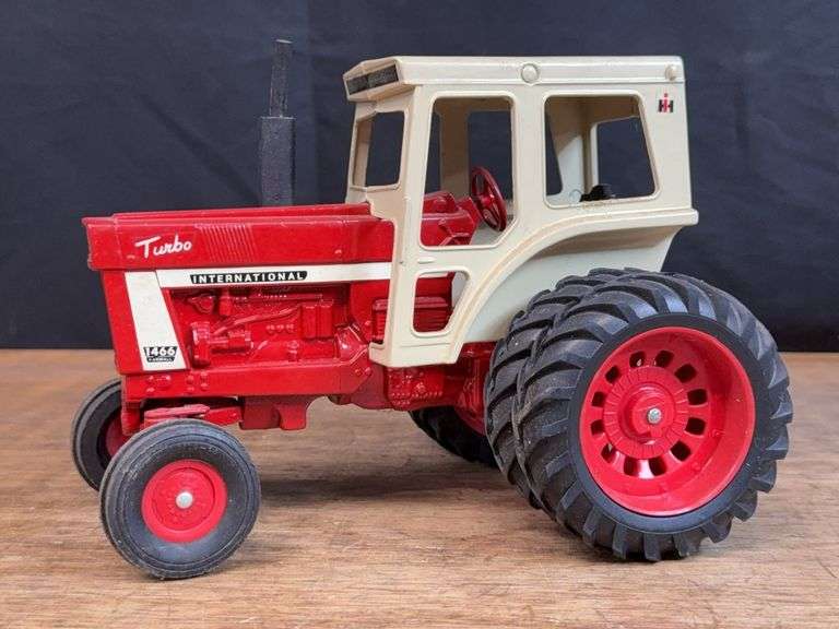 1/16 IH 1466 Ertl image