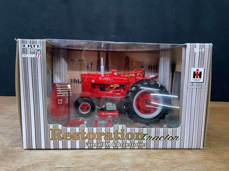 1/16 Farmall M Restoration NIB Ertl image
