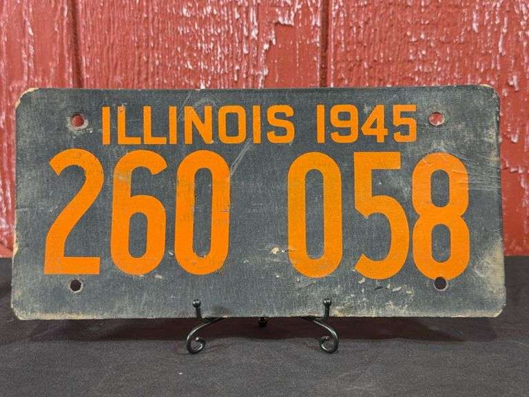 1945 Illinois Licence Plate image