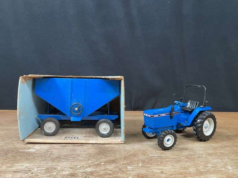 (2) 1/16 Ford Gravity Wagon + 1920 image